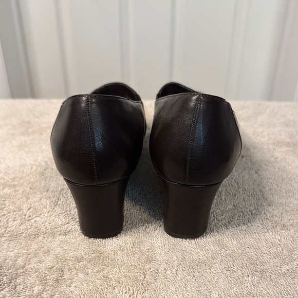 Easy Street Women's Chocolate Brown Loafers - Picture 5 of 8